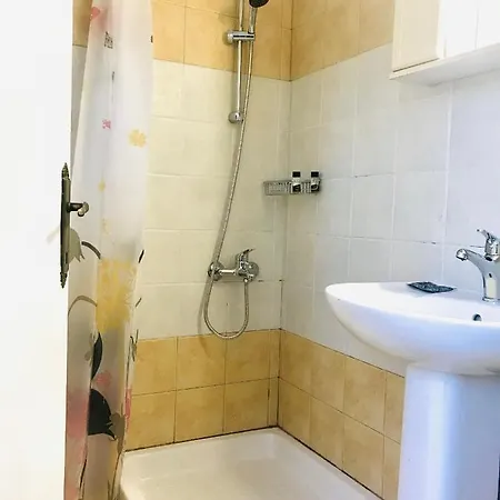 In - Amazing 1 Bed Banos And Swimming Pool בית הארחה