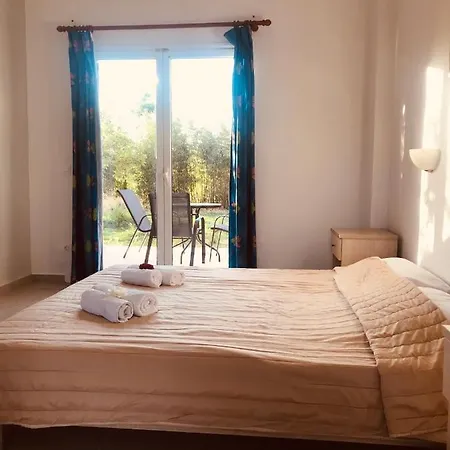 In - Amazing 1 Bed Banos And Swimming Pool בית הארחה